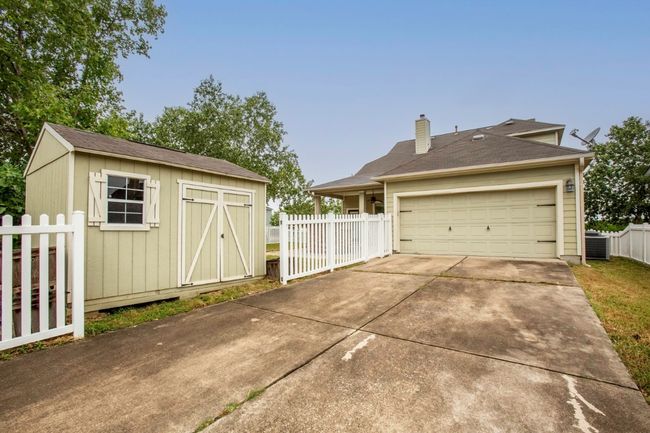 Garage with a storage shed, driveway rear entry | Image 32