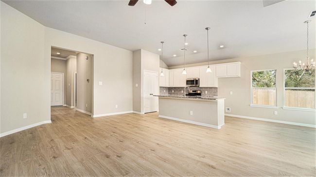 855 Waukegan Rd, House other with 4 bedrooms, 2 bathrooms and 2 parking in Conroe TX | Image 5