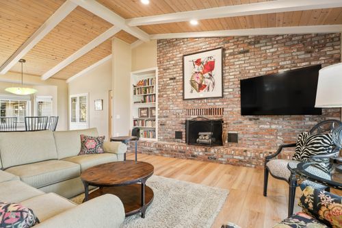 2001 Condor Ct, Redmond, OR, 97756-8281 | Card Image