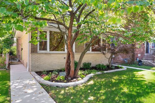 8219 Lowell Ave, Skokie, IL, 60076-2623 | Card Image