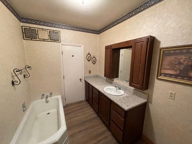Bathroom 2 | Image 16