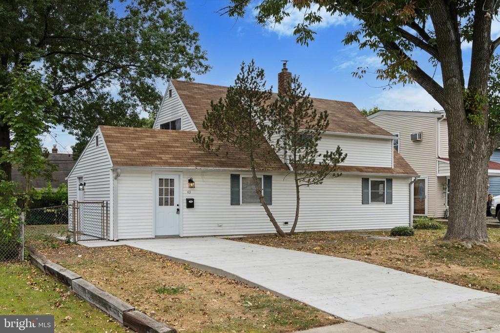 Geranium Rd, Levittown, PA 19057