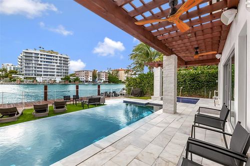 9380 Bay Dr, Surfside, FL, 33154-2432 | Card Image