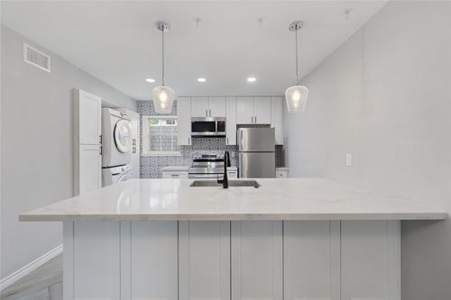 apt-62-9015 Gaylord Dr, Houston, TX, 77024-2934 | Card Image