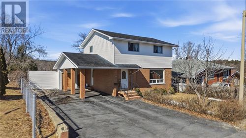 790 Burton Ave, Sudbury, ON, P3C4L4 | Card Image