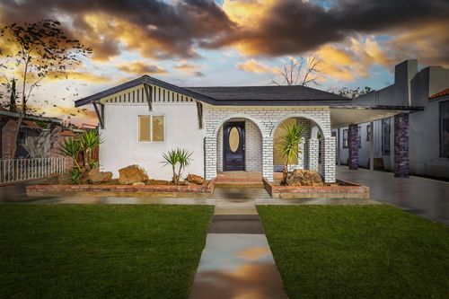 330 Van Ness Ave, Lindsay, CA, 93247-1924 | Card Image
