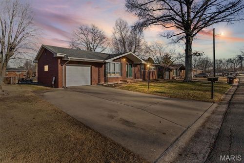 336 Crestview Dr, Wood River, IL, 62095-4055 | Card Image