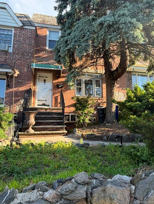 7350 52nd Rd, Maspeth, NY, 11378-1509 | Card Image