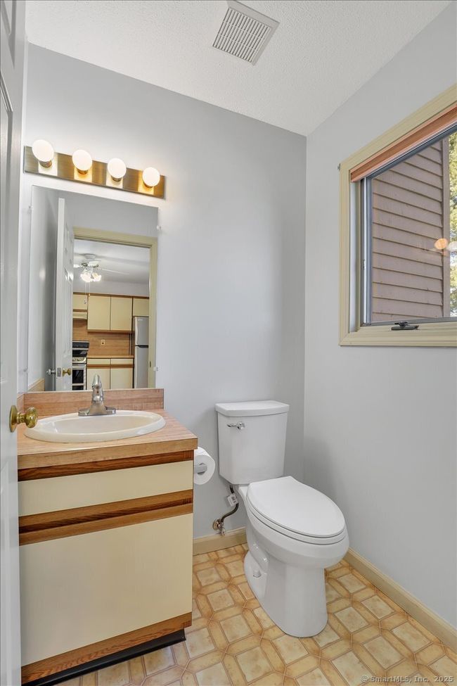 APT-61 - 489 Wolcott St, Condo with 2 bedrooms, 2 bathrooms and null parking in Bristol CT | Image 9