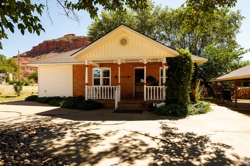 107 S 300 E, Kanab, UT, 84741-3702 | Card Image