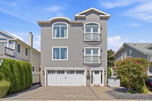 241 W Pine St, Long Beach, NY, 11561-1902 | Card Image
