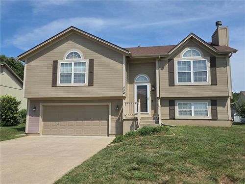 404 Blue Grass Dr, Raymore, MO, 64083-8405 | Card Image