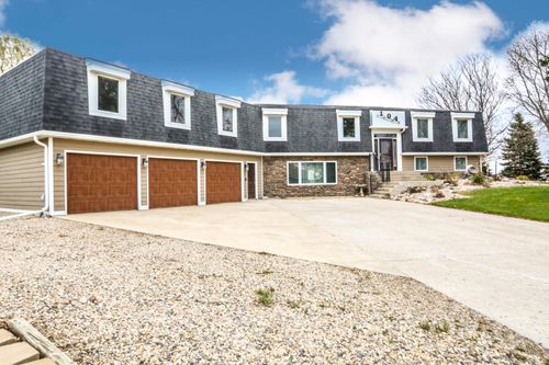 104 Opal Ln, Ipswich, SD, 57451-2048 | Card Image
