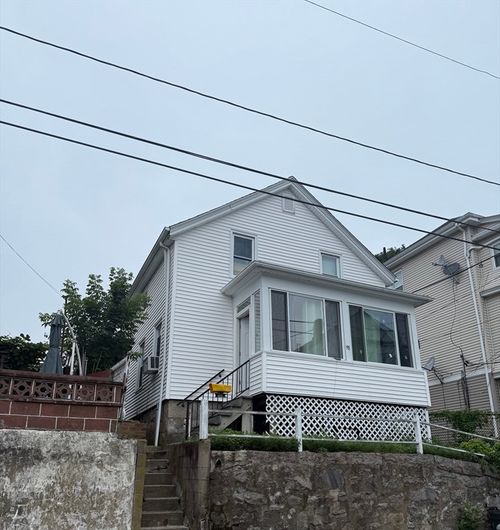 91 Smith St, Fall River, MA, 02721-4028 | Card Image