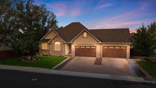 7512 Robin Dr, Cheyenne, WY, 82009-1170 | Card Image