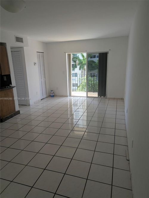 apt-411-1051 Sw 1st St, Miami, FL, 33130-1040 | Card Image