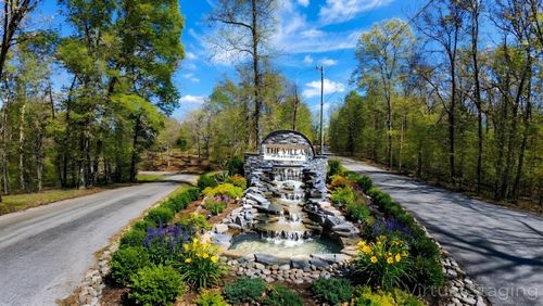 1024 Paradise Dr, Murray, KY, 42071-5055 | Card Image