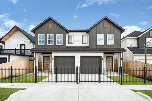 7944 Dyer St, Houston, TX, 77088-5834 | Card Image