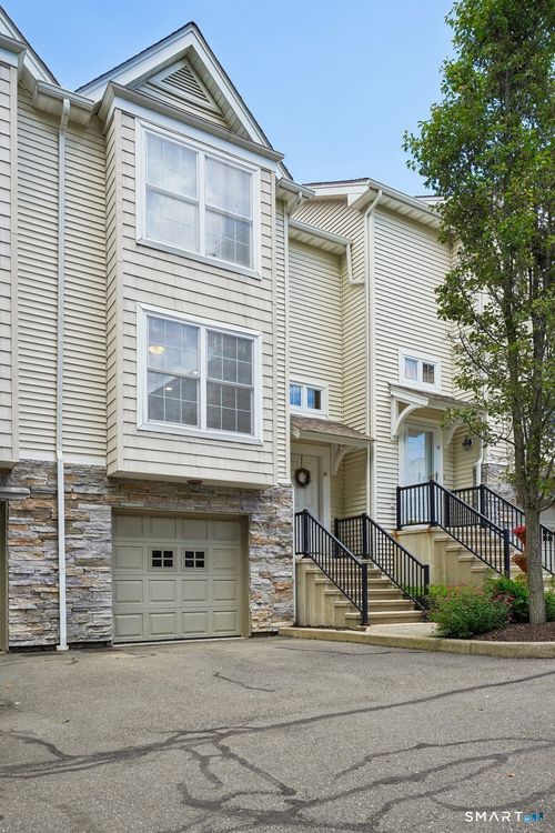 28-32 Crows Nest Ln, Danbury, CT, 06810-7165 | Card Image