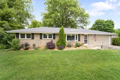 N51W15674 Fair Oak Parkway, Menomonee Falls, WI, 53051 | Card Image