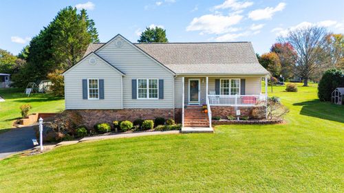 1240 Meadow Down Dr, Forest, VA, 24551-1160 | Card Image