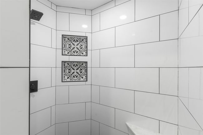 primary shower | Image 16
