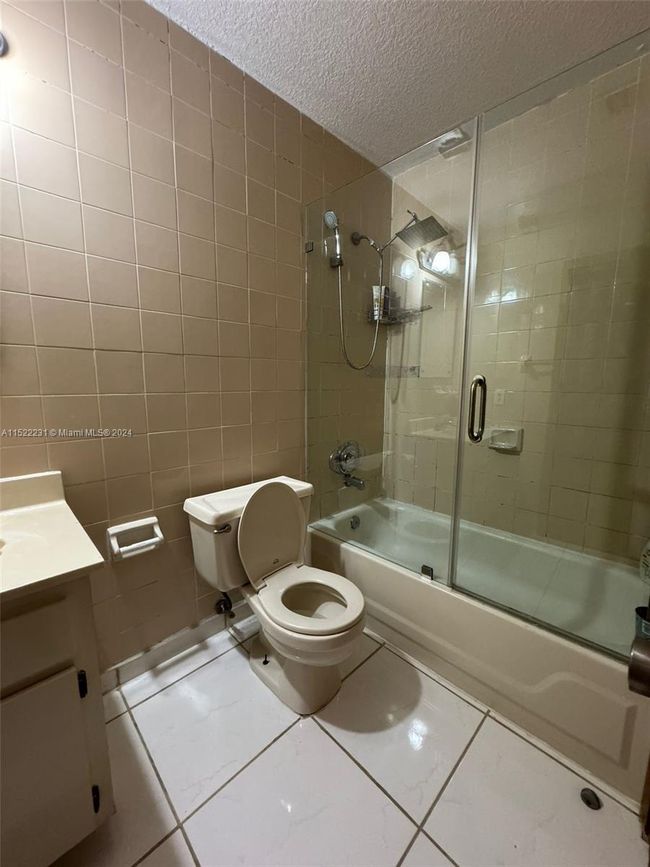 APT-215 - 210 W 68 Th St, Condo with 2 bedrooms, 2 bathrooms and null parking in Hialeah FL | Image 7