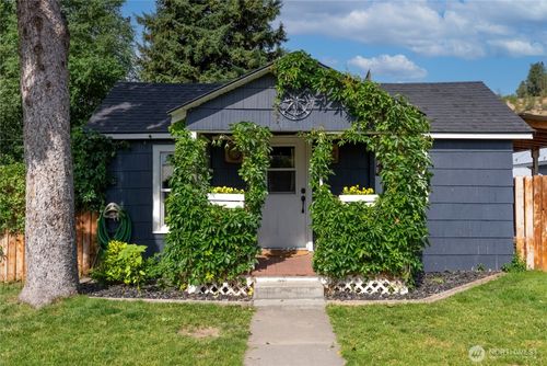 14 S Elm St, Omak, WA, 98841-9775 | Card Image