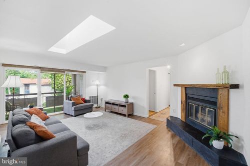 303-2845 Windsor Dr, FALLS CHURCH, VA, 22042-2867 | Card Image