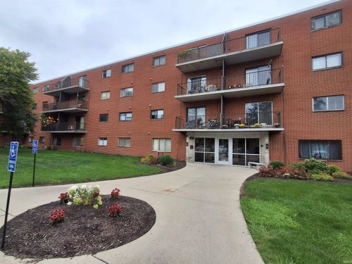 2927 Westbrook B-403 Drive, Fort Wayne, IN, 46805 | Card Image