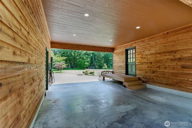 Fresh stain on the entire exterior of the home. | Image 28