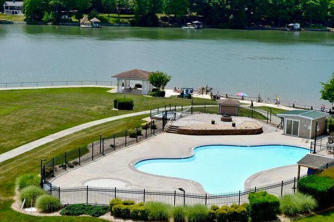 Mariners Landing pool and beach | Image 56