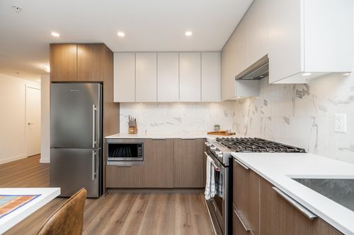 304-645 Como Lake Ave, Coquitlam, BC, V3J0N9 | Card Image