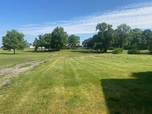 9859 E Us 40, Charlottesville, IN, 46117 | Card Image