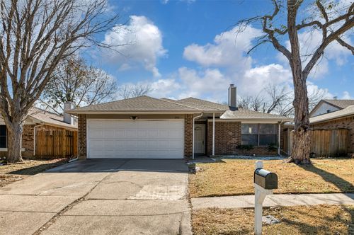 200 Caprock Dr, Arlington, TX, 76018-2282 | Card Image