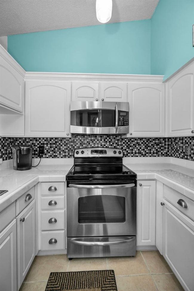 APT-200J - 300 S Florida Ave, Condo with 2 bedrooms, 2 bathrooms and null parking in TARPON SPRINGS FL | Image 24