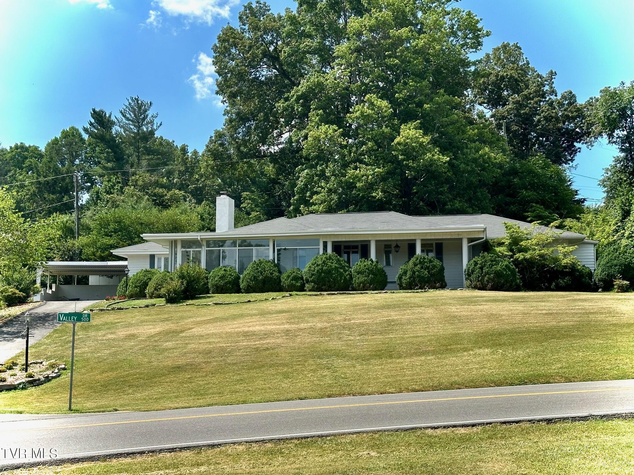 Valley Dr, Bristol, VA 24201