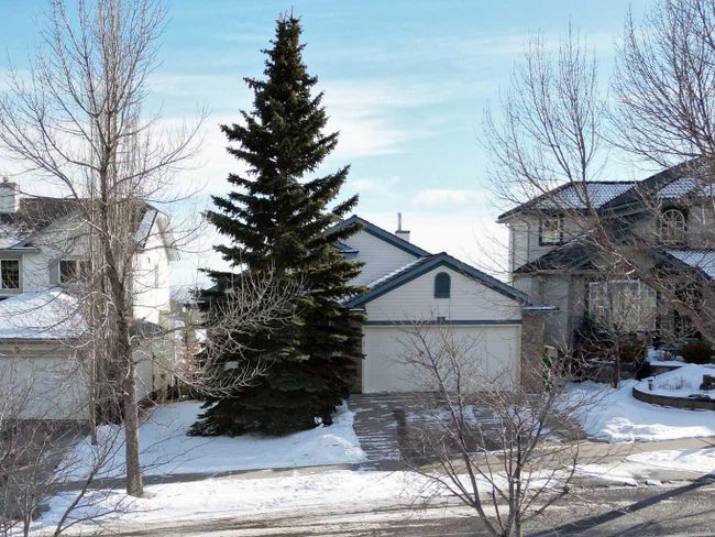 2281 Sirocco Drive Sw, Home with 3 bedrooms, 2 bathrooms and 4 parking in Calgary AB | Image 6