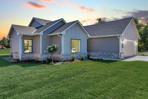 5016 N Highland St, Bel Aire, KS, 67220-2800 | Card Image