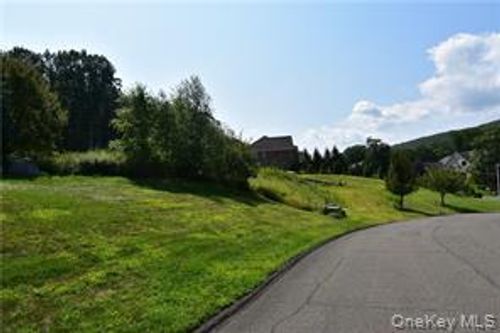 5 Antioch Ct, Stony Point, NY, 10980-3526 | Card Image