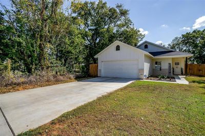 506 Park Street, House other with 3 bedrooms, 2 bathrooms and null parking in Cleburne TX | Image 3