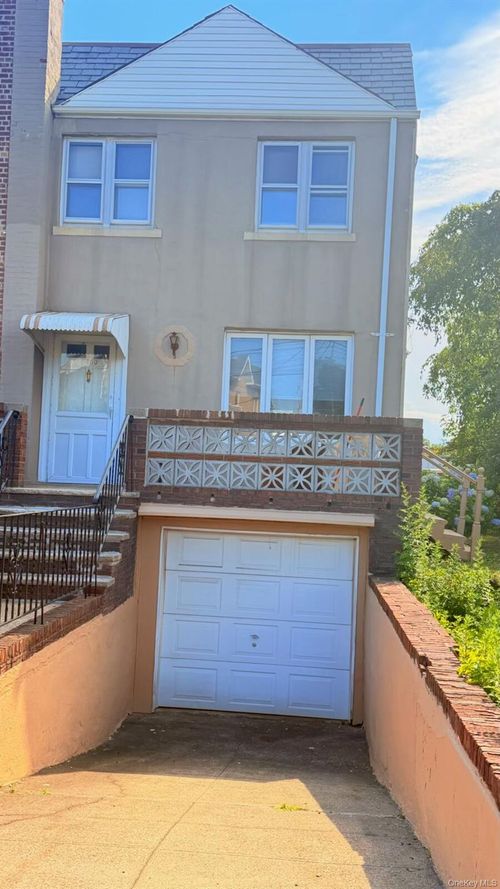 5750 82nd Street, New York, NY, 11379 | Card Image