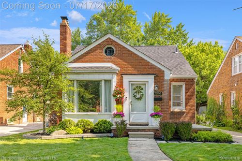 20855 Lochmoor St, Harper Woods, MI, 48225-1724 | Card Image