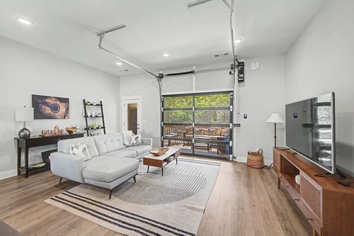231 Stonecrest Cir, Nashville, TN, 37209-5272 | Card Image