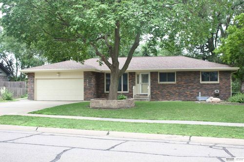 717 Smoky Hill Rd, Lincoln, NE, 68520-1176 | Card Image