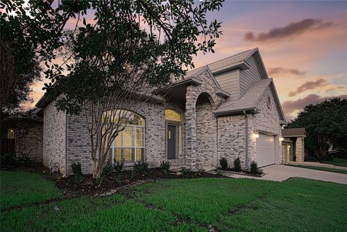 6813 Hickory Hollow Ln, North Richland Hills, TX, 76182-7031 | Card Image