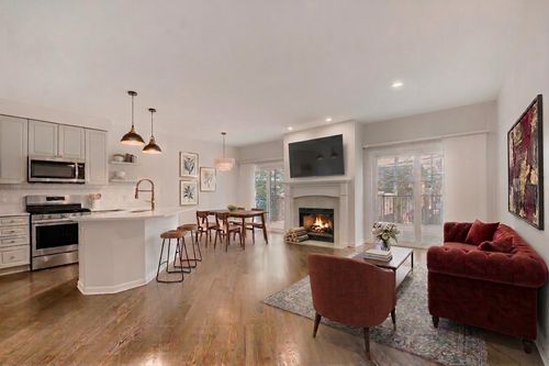 b-1357 W Fullerton Avenue, Chicago, IL, 60614 | Card Image