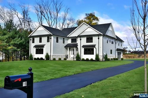 19 Meadowbrook Rd, Upper Saddle River, NJ, 07458-1821 | Card Image