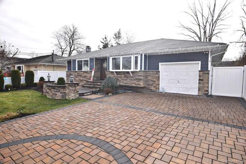 50 Croley St, Huntington, NY, 11743-5225 | Card Image