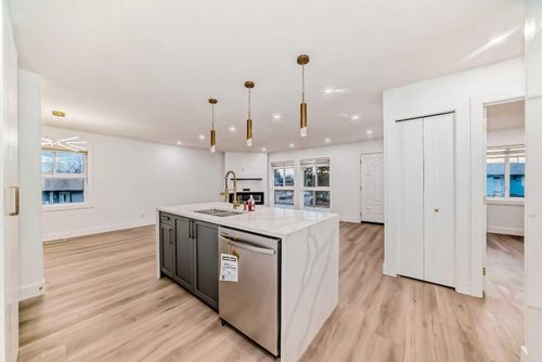 304 Huntbourne Hill Ne, Calgary, AB, T2K3Y4 | Card Image